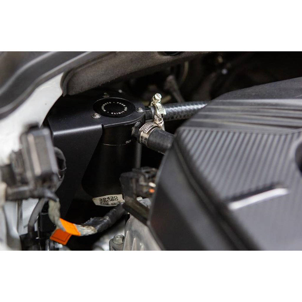 MISHIMOTO MMBCC-VLSTR-19PBE Пряма установка без доопрацювань Catch Can для HYUNDAI Veloster Turbo, сторона PCV, 2019+ Photo-10