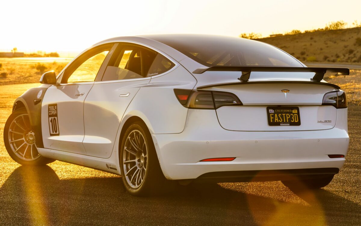 UNPLUGED PERFORMANCE UP-M3MY-309-4.1 Спойлер (тільки основа крила), матовий карбон для TESLA Model 3 Photo-0