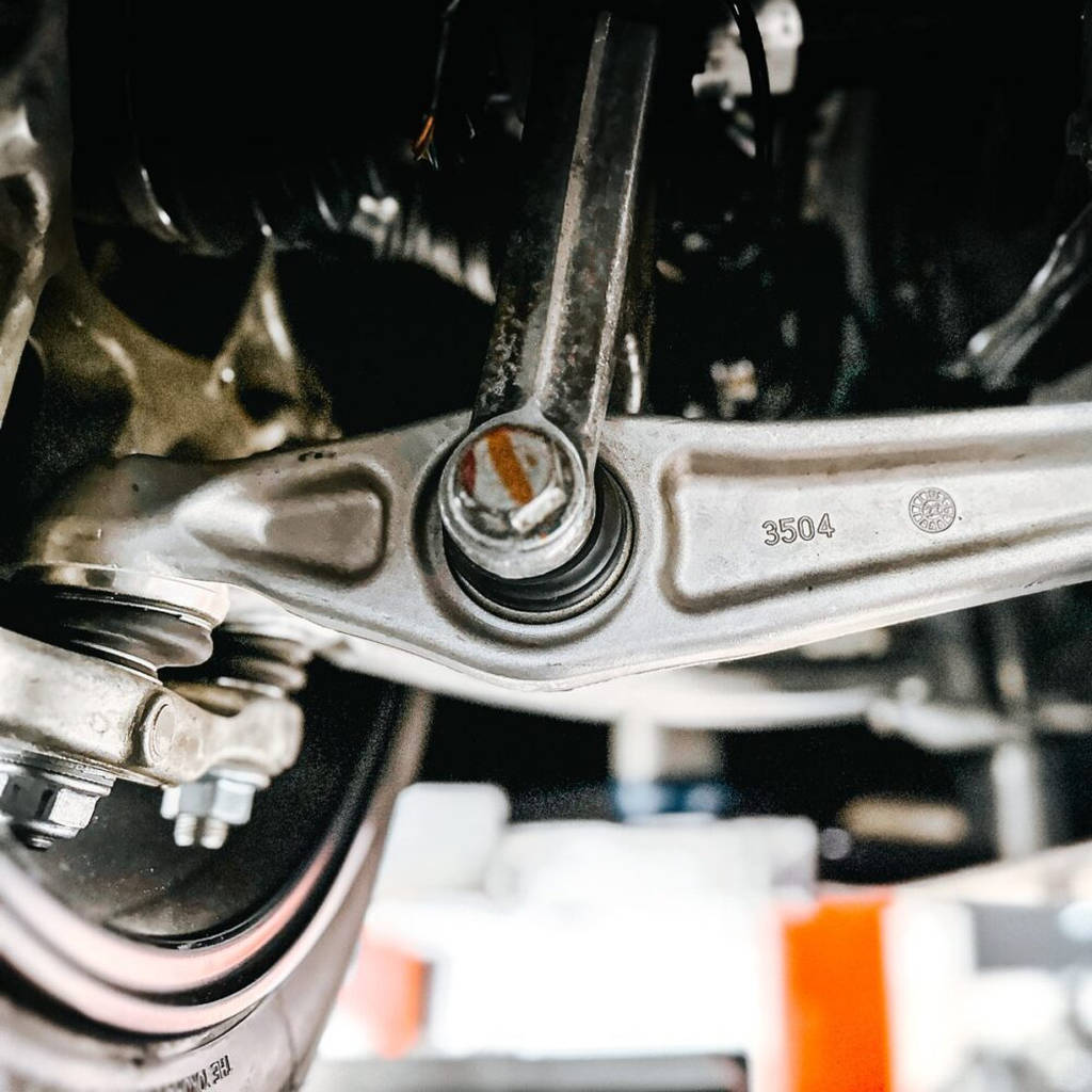 UNPLUGGED PERFORMANCE UP-MSMX-385-1.1 Передні нижні важелі управління передніми тягами зі сферичними втулками зліва / справа для TESLA Model S Plaid 2021+ Photo-1