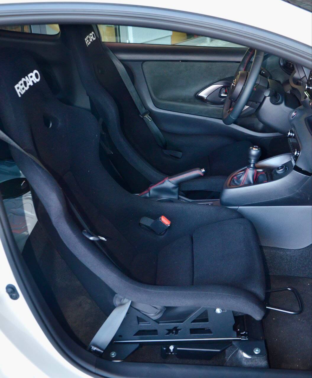 ATOMIC AT-002YR Комплект установки правого сидіння Pole Position/SPG для TOYOTA GR Yaris 2019 Photo-2