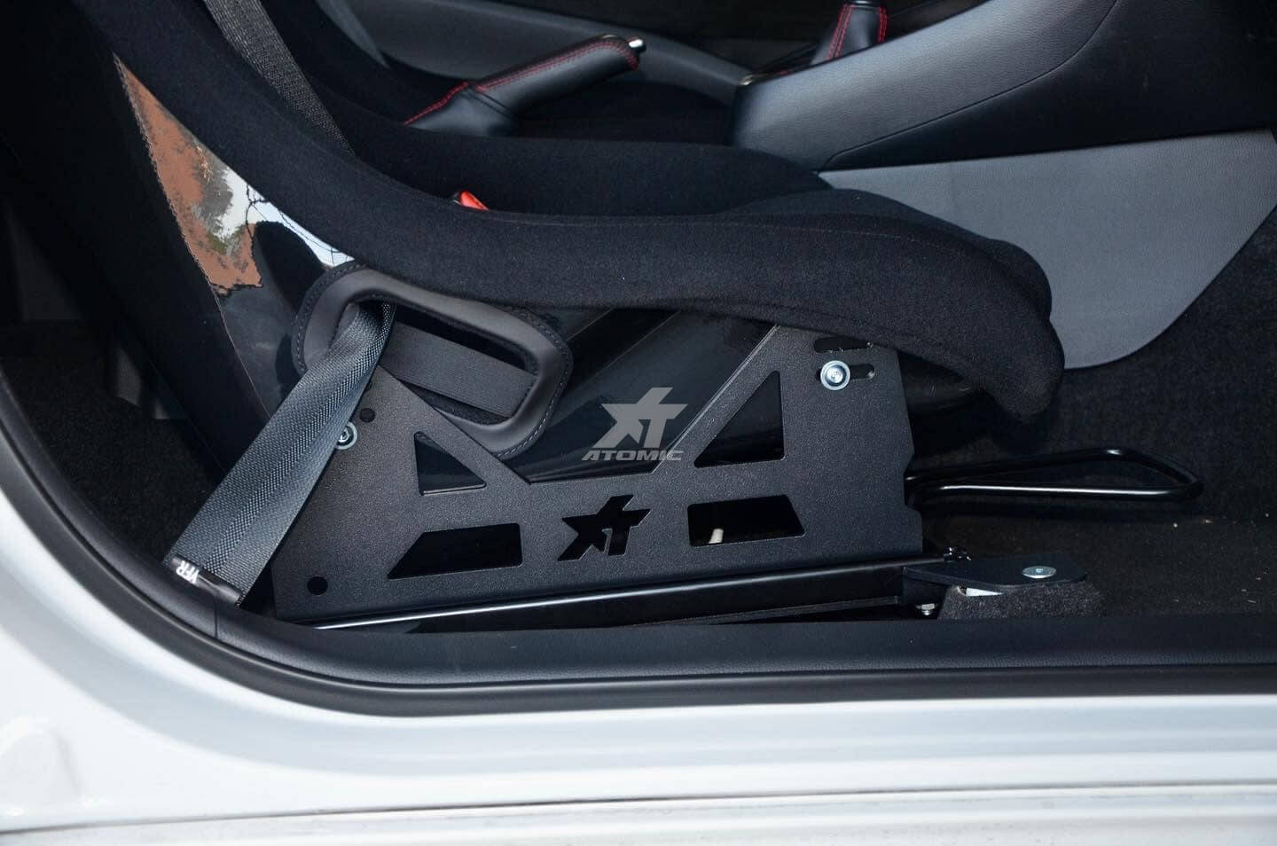ATOMIC AT-002YR Комплект установки правого сидіння Pole Position/SPG для TOYOTA GR Yaris 2019 Photo-1