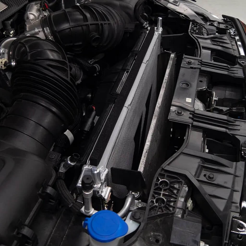 MISHIMOTO MMRAD-MUS-24 Високопродуктивний радіатор з алюмінію для FORD Mustang 2.3L / V8 2024- Photo-2