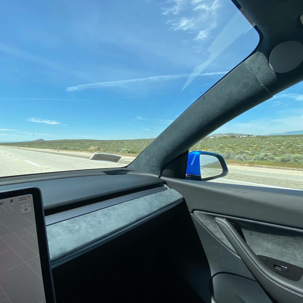 UNPLUGGED PERFORMANCE UP-M3MY-344-1.1 Обновленная панель приборов, алькантара, черная для TESLA Model 3 / Model Y 2017-2020 Photo-0