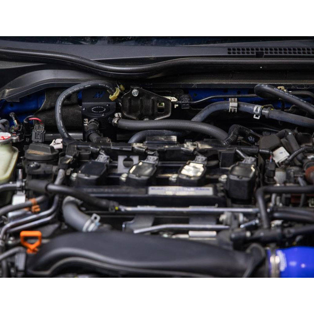 MISHIMOTO MMBCC-CIV-16PBE Масляний уловлювач з перегородками для HONDA Civic 1.5L T, боковий PCV, 2016+ Photo-5 