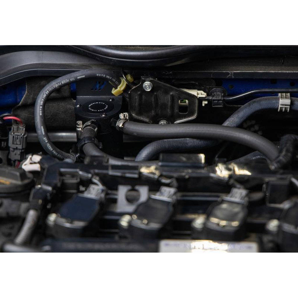 MISHIMOTO MMBCC-CIV-16PBE Масляний уловлювач з перегородками для HONDA Civic 1.5L T, боковий PCV, 2016+ Photo-6 