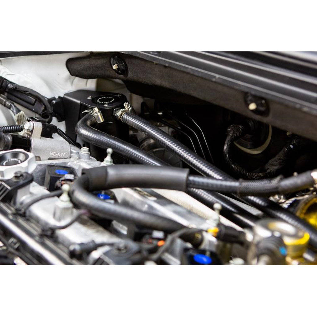 MISHIMOTO MMBCC-VLSTR-19PBE Пряма установка без доопрацювань Catch Can для HYUNDAI Veloster Turbo, сторона PCV, 2019+ Photo-8 