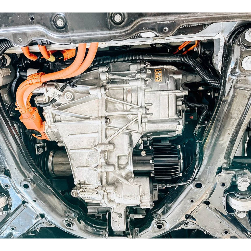 UNPLUGGED PERFORMANCE UP-M3MY-348-2.1 Масляний охолоджувач і магнітний фільтр Enduro Drive Unit, задній привід для TESLA Model 3 / Model Y Photo-9 
