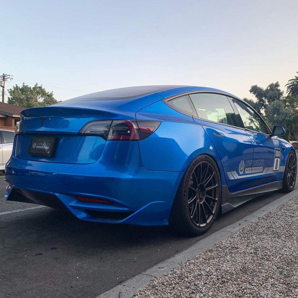 UNPLUGGED PERFORMANCE UP-M3-303-2.1 Накладки на пороги, карбон для TESLA Model 3 Photo-0 