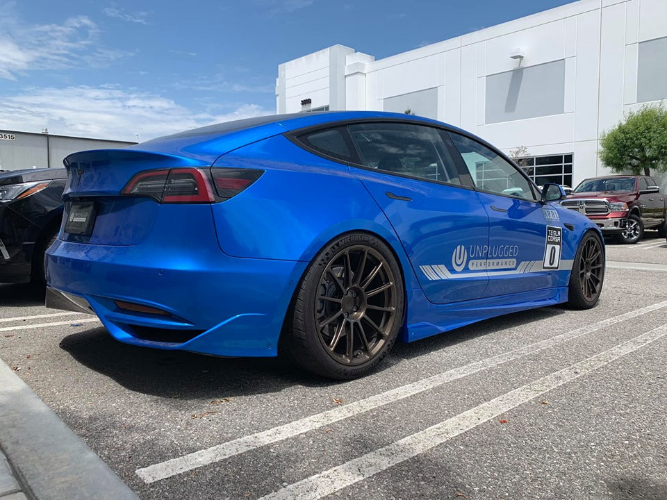 UNPLUGGED PERFORMANCE UP-M3-304-1.1 Задній бампер, карбон для TESLA Model 3 Photo-0 