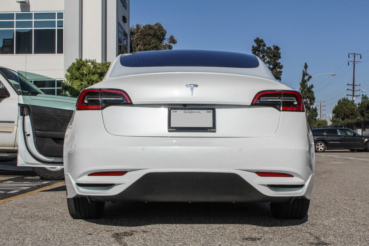 UNPLUGGED PERFORMANCE UP-M3-304-1.1 Задній бампер, карбон для TESLA Model 3 Photo-1 