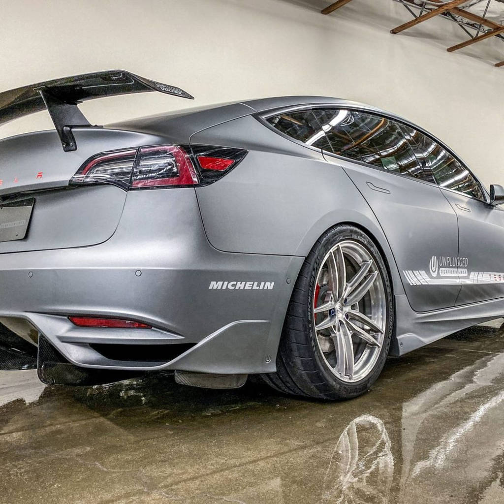 UNPLUGGED PERFORMANCE UP-M3-304-6.1 Задній бампер, Koenigsegg KAM Limited Production, Gloss Clear для TESLA Model 3 Photo-0 