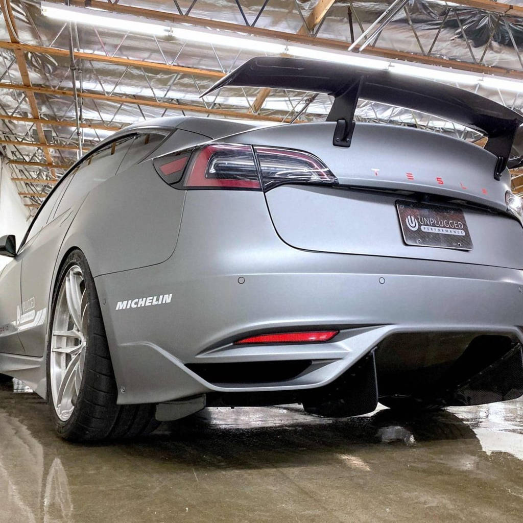 UNPLUGGED PERFORMANCE UP-M3-304-6.1 Задній бампер, Koenigsegg KAM Limited Production, Gloss Clear для TESLA Model 3 Photo-8 