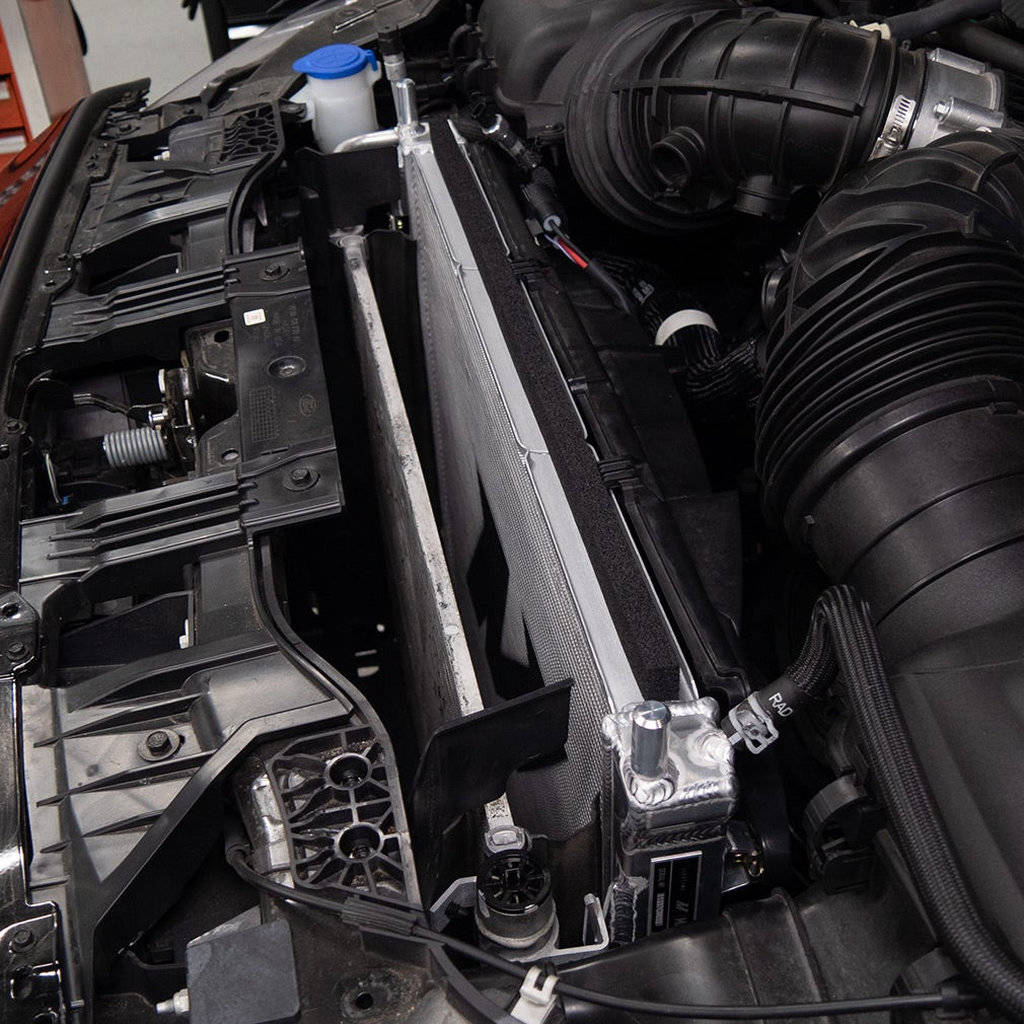 MISHIMOTO MMRAD-MUS-24 Продуктивний алюмінієвий радіатор для FORD Mustang 2.3L / V8 2024- Photo-10 