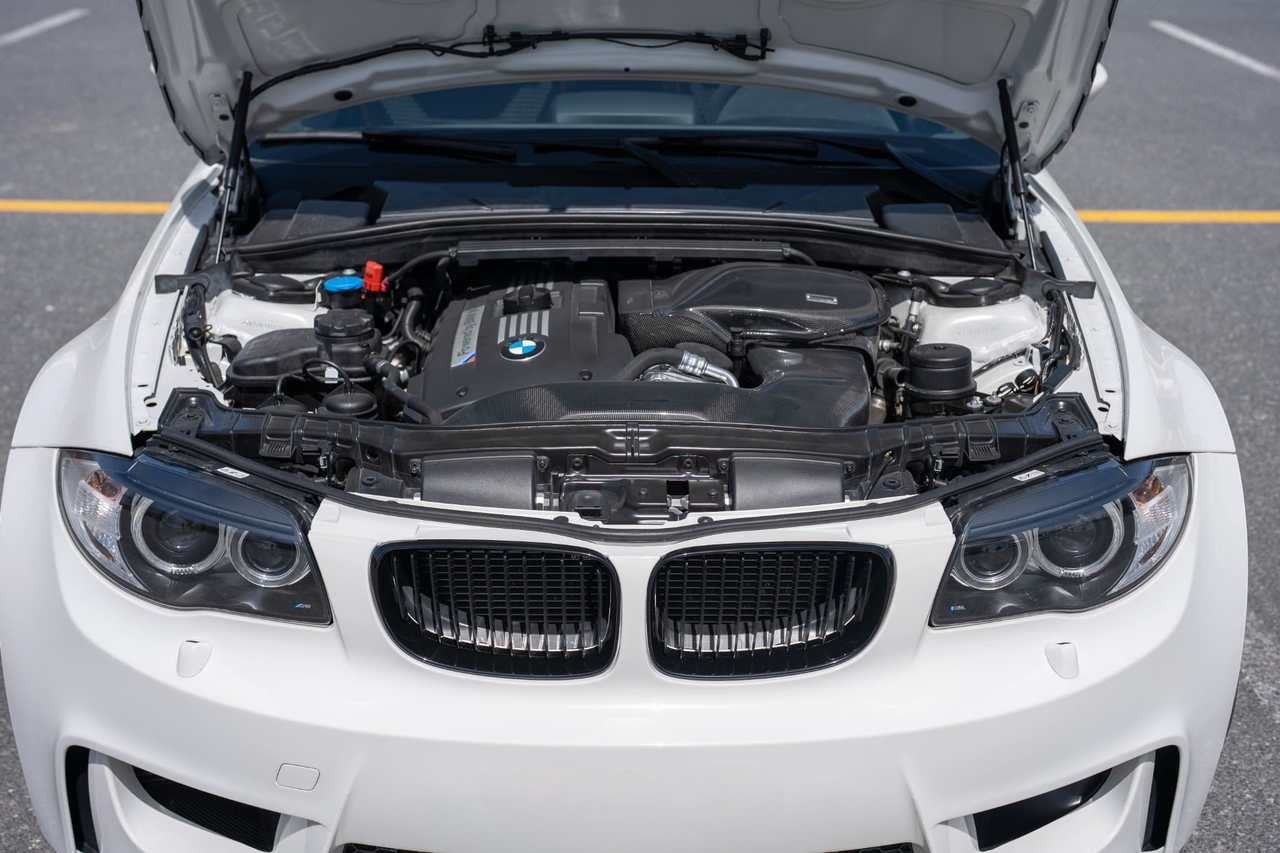 Підкапотний простір BMW 1M E82| ATOMIC-SHOP